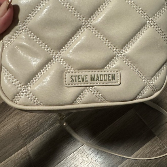 Steve Madden Daisy Crossbody - Picture 2 of 3